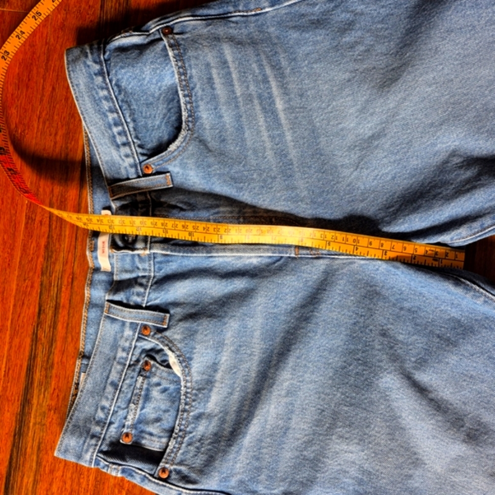 Levi's Blue Ankle Cropped Wedgie Jeans: NWOT, NEVER WORN. - Picture 3 of 8